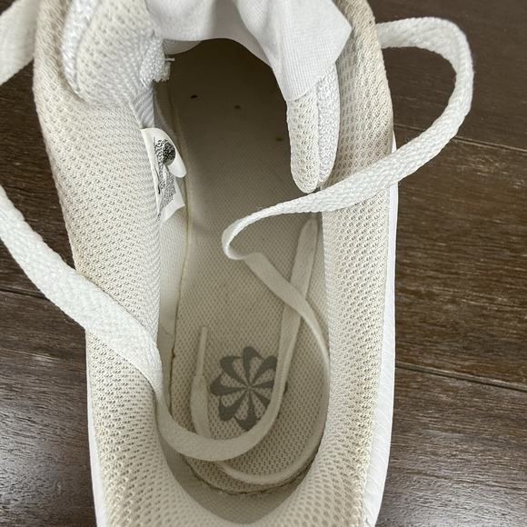 Nike White and Gray Sneakers - Picture 6 of 7